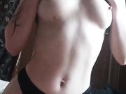 Девица сама себя трахает