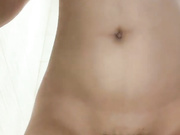 Девица сама себя трахает