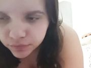 Девица сама себя трахает