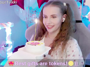 VikkiExtraCheese ДР