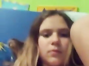 Девица дрочит
