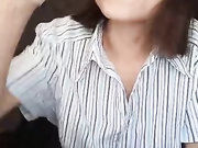Девица дрочит
