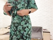 Девица дрочит