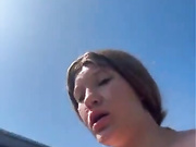 Девица дрочит