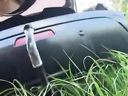 Девица сама себя трахает