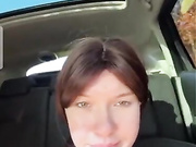 Девица дрочит