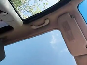 Девица сама себя трахает