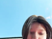 Девица сама себя трахает
