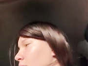 Девица сама себя трахает