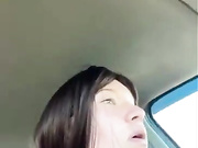 Девица сама себя трахает