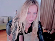 ToxicBlonde апскирт  в колготках-2