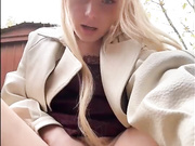AmmyAlexInPublic смело дрочит во дворе