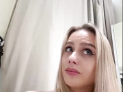 _Katrinka_в примерочной в телесных колготках