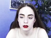 Молоденькая dori_wow растягивает жопную дырку