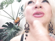 ALIKAkiss трахает свой рот и попку