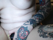 inna666 выебала себя и зассала всю камеру