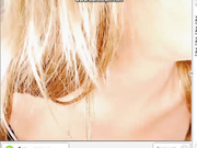 Просит кончить в ушко