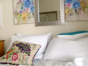 PetiteMia снимает свою одежду часть 2