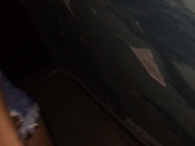 Шлюха отсасывает в подъезде