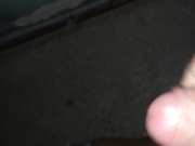 Шлюха отсасывает в подъезде