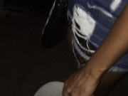 Шлюха отсасывает в подъезде