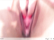 Catsuit мастурбирует на кухне