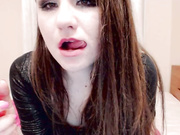 battylee c игрушкой дразнит