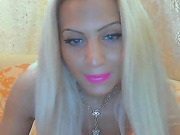 Блонда с большими