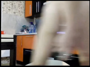 GUCCEGE пробует бутылку в попу