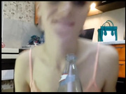 GUCCEGE пробует бутылку в попу