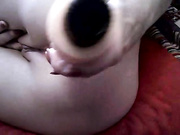 Мастурбирует на камеру