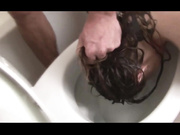 Трахает в рот по яйца.