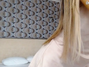 sweetdol показывает киску